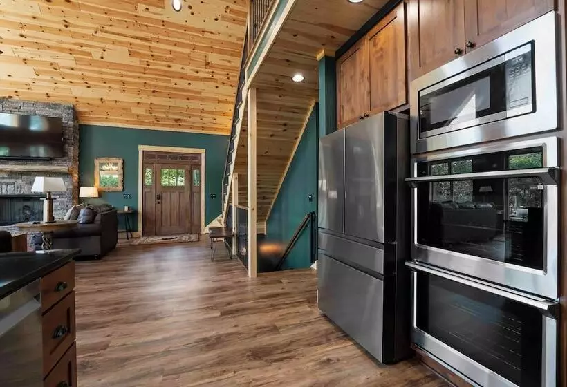 Black Bear Lodge By Avantstay Lakefront, Dock, Pool, Theater Sleeps 20+