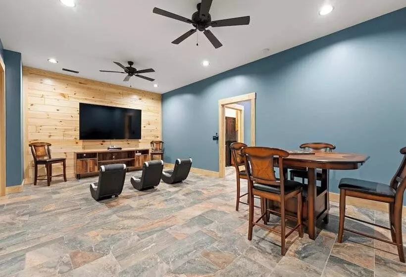 Black Bear Lodge By Avantstay Lakefront, Dock, Pool, Theater Sleeps 20+