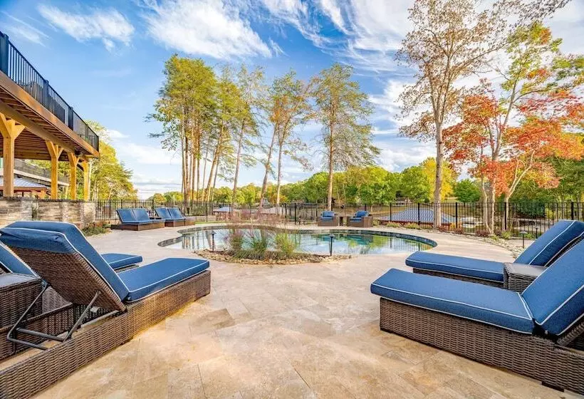 Black Bear Lodge By Avantstay Lakefront, Dock, Pool, Theater Sleeps 20+