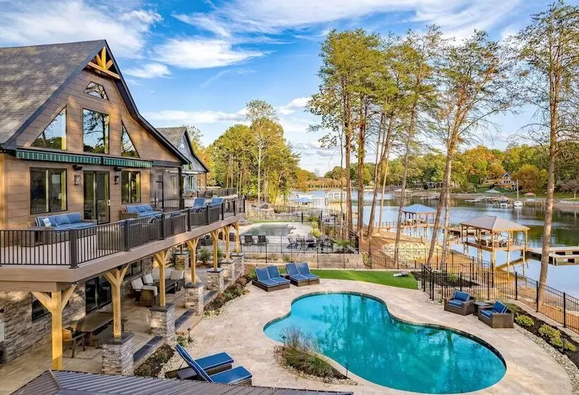 Black Bear Lodge By Avantstay Lakefront, Dock, Pool, Theater Sleeps 20+