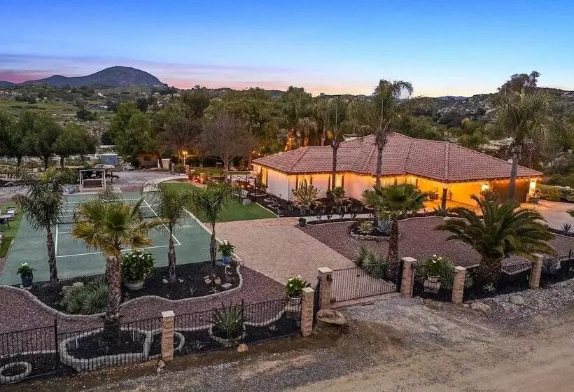 Breathtaking Meadows By Avantstay Temecula Group Retreat Pool, Pickleball, Firepit, Hot Tub