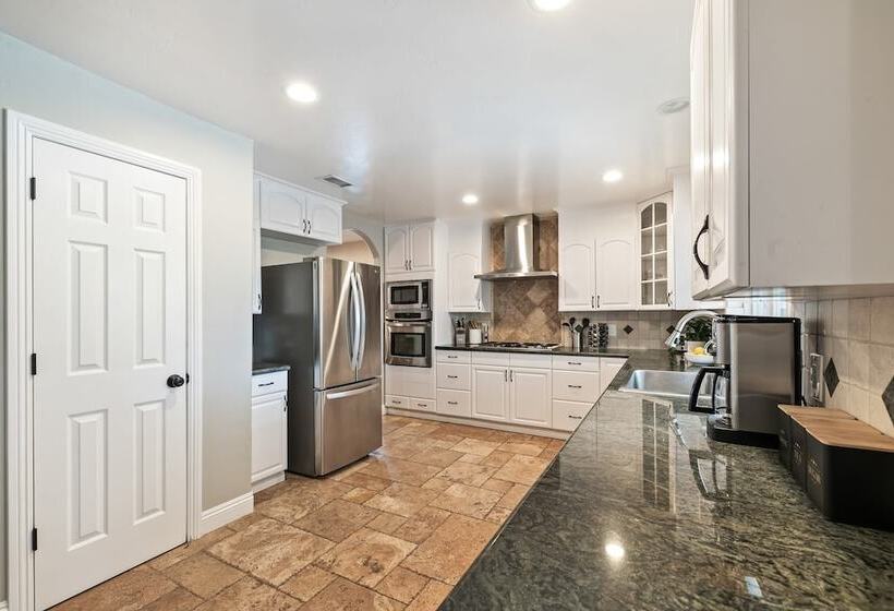 Breathtaking Meadows By Avantstay Temecula Group Retreat Pool, Pickleball, Firepit, Hot Tub