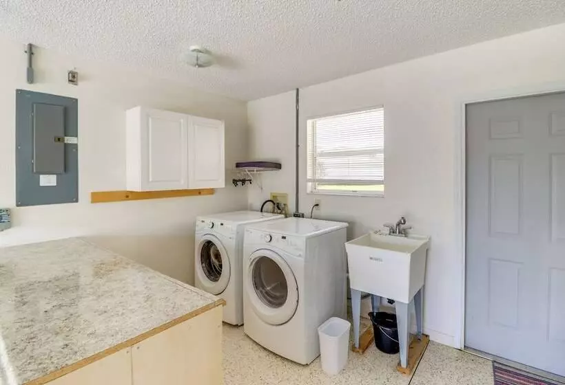 Lanai & Gas Grill: Bright Home In The Villages!