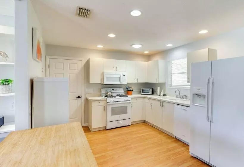 Lanai & Gas Grill: Bright Home In The Villages!