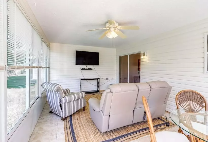Lanai & Gas Grill: Bright Home In The Villages!