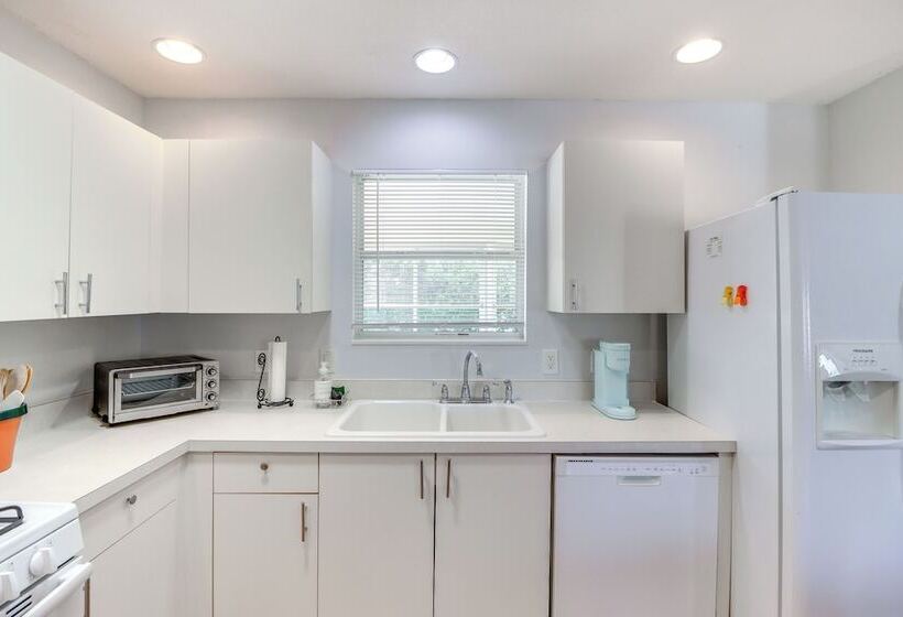 Lanai & Gas Grill: Bright Home In The Villages!