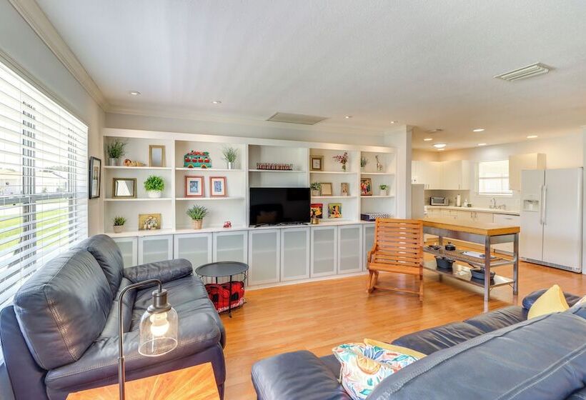 Lanai & Gas Grill: Bright Home In The Villages!