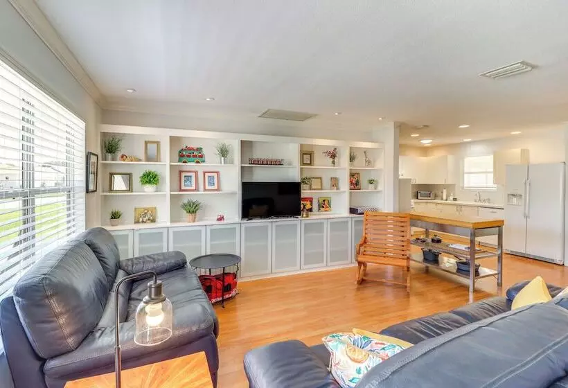 Lanai & Gas Grill: Bright Home In The Villages!