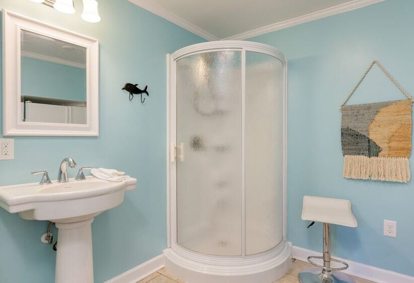 Conch Cottage By Avantstay Walk To Beach, Deck, Fireplace, Outdoor Dining