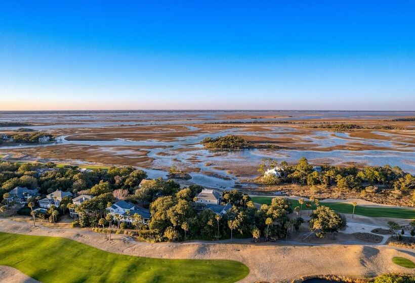 Conch Cottage By Avantstay Walk To Beach, Deck, Fireplace, Outdoor Dining