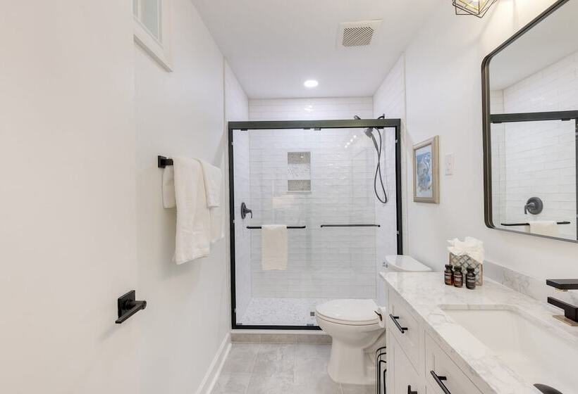 Conch Cottage By Avantstay Walk To Beach, Deck, Fireplace, Outdoor Dining