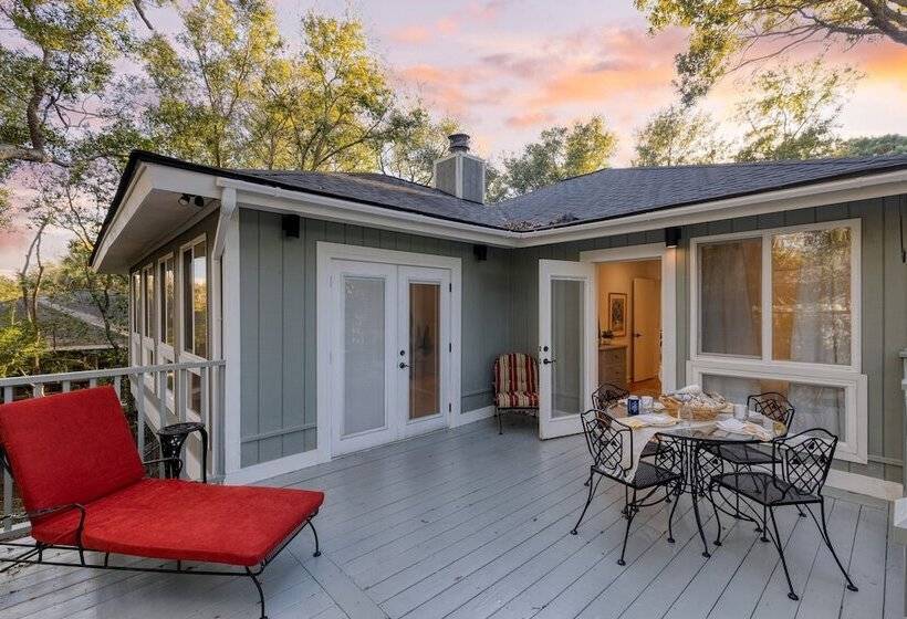 Conch Cottage By Avantstay Walk To Beach, Deck, Fireplace, Outdoor Dining