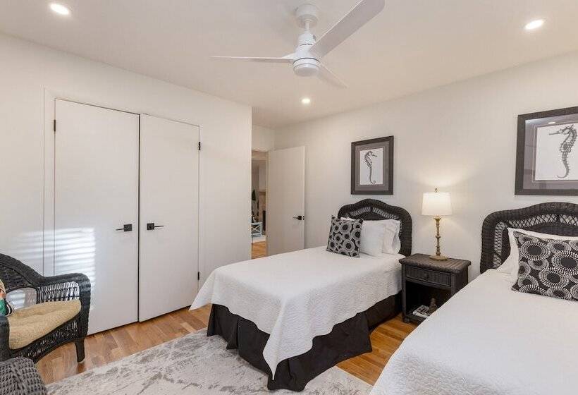 Conch Cottage By Avantstay Walk To Beach, Deck, Fireplace, Outdoor Dining