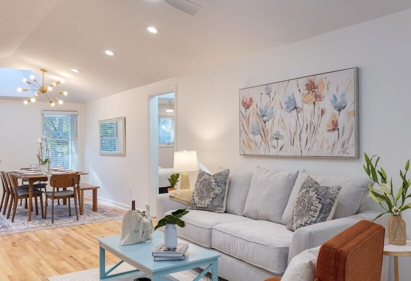 Conch Cottage By Avantstay Walk To Beach, Deck, Fireplace, Outdoor Dining