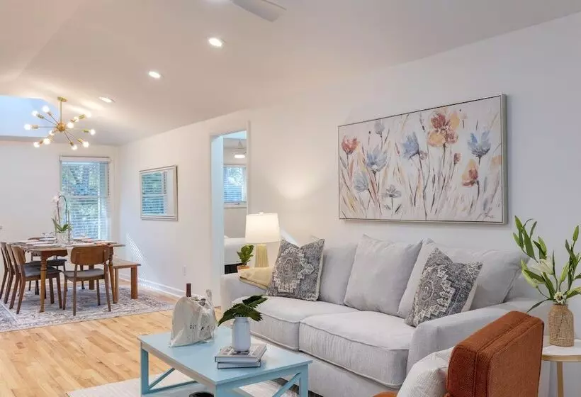 Conch Cottage By Avantstay Walk To Beach, Deck, Fireplace, Outdoor Dining