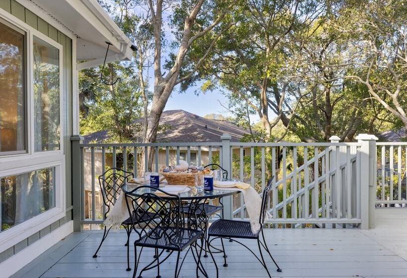 Conch Cottage By Avantstay Walk To Beach, Deck, Fireplace, Outdoor Dining