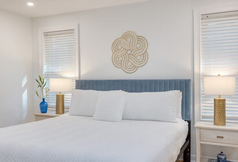 Conch Cottage By Avantstay Walk To Beach, Deck, Fireplace, Outdoor Dining