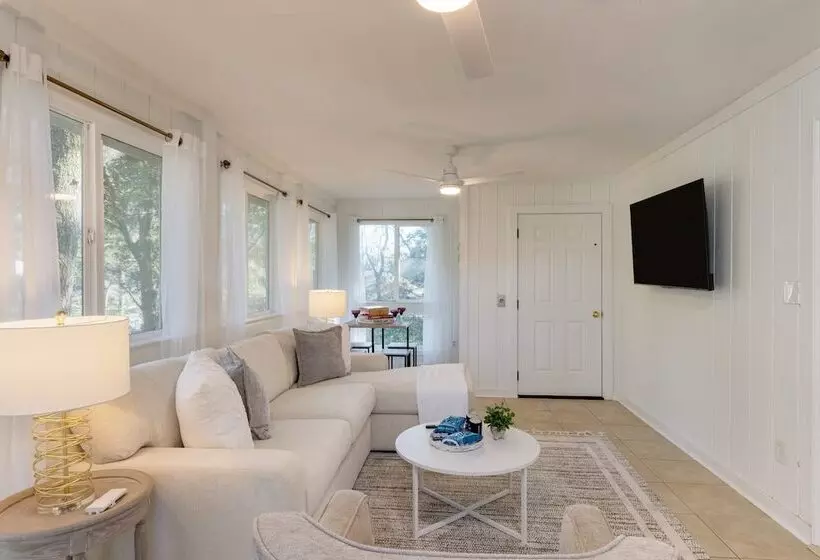 Conch Cottage By Avantstay Walk To Beach, Deck, Fireplace, Outdoor Dining