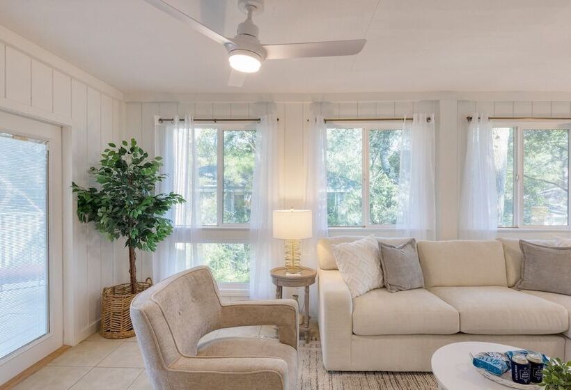 Conch Cottage By Avantstay Walk To Beach, Deck, Fireplace, Outdoor Dining