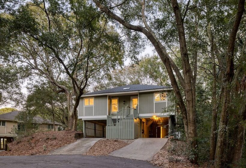 Conch Cottage By Avantstay Walk To Beach, Deck, Fireplace, Outdoor Dining