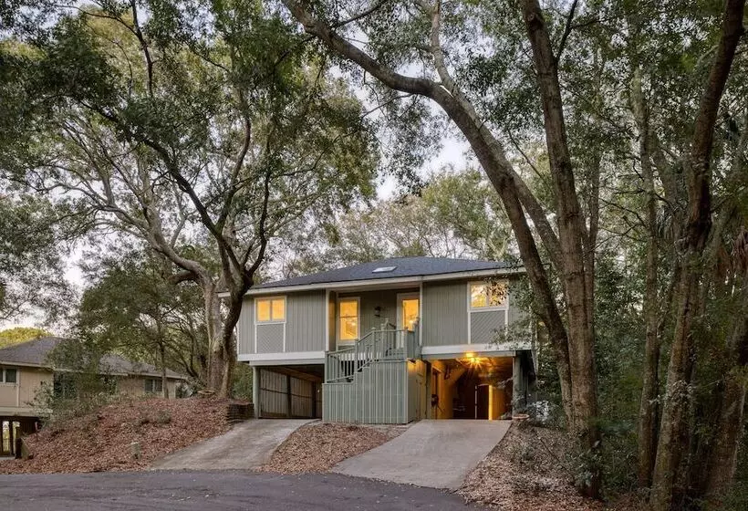 Conch Cottage By Avantstay Walk To Beach, Deck, Fireplace, Outdoor Dining