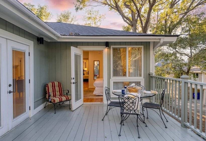 Conch Cottage By Avantstay Walk To Beach, Deck, Fireplace, Outdoor Dining