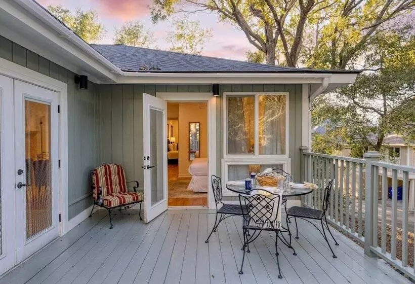 Conch Cottage By Avantstay Walk To Beach, Deck, Fireplace, Outdoor Dining