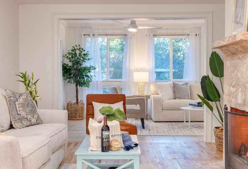 Conch Cottage By Avantstay Walk To Beach, Deck, Fireplace, Outdoor Dining