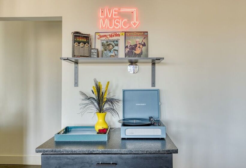 Dark Horse By Avantstay Hot Tub, Balcony, Views