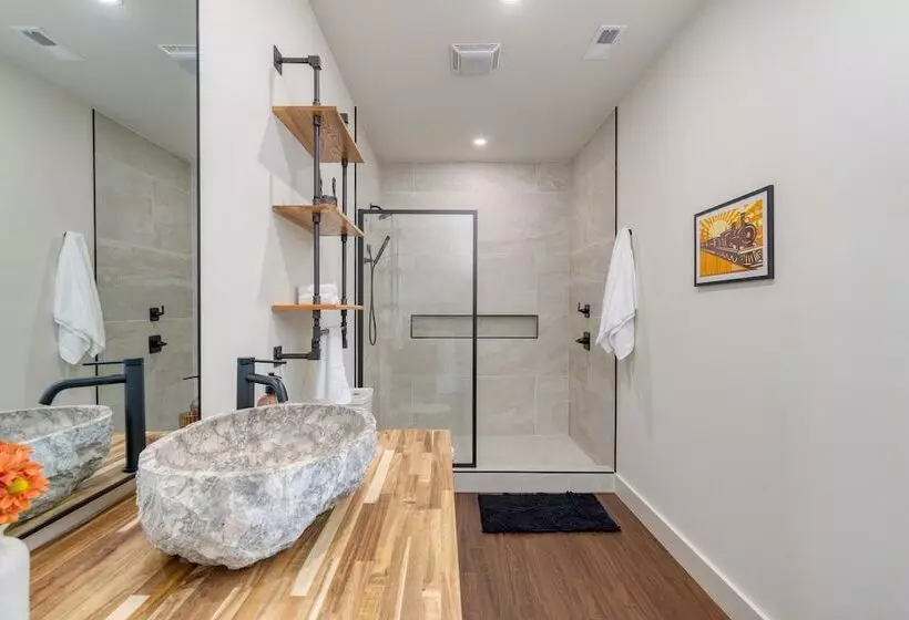 Dark Horse By Avantstay Hot Tub, Balcony, Views