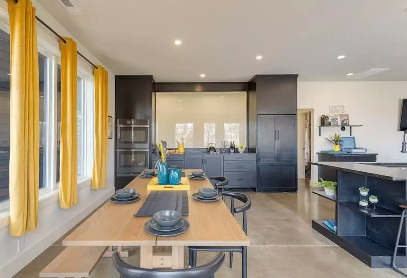 Dark Horse By Avantstay Hot Tub, Balcony, Views