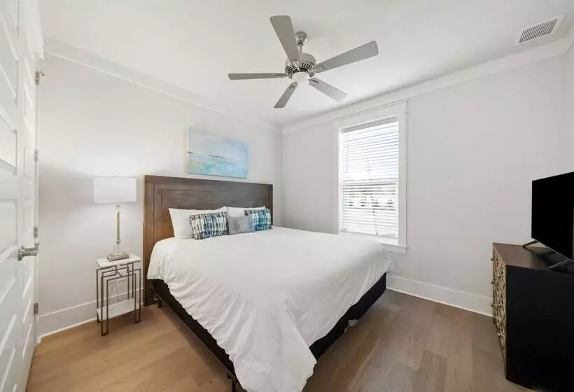 Destin Delight By Avantstay Majestic 3 Story Home Near Beach~wifi~bbq~pets Ok~community Pool Access