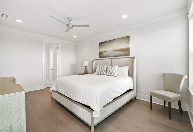 Destin Delight By Avantstay Majestic 3 Story Home Near Beach~wifi~bbq~pets Ok~community Pool Access