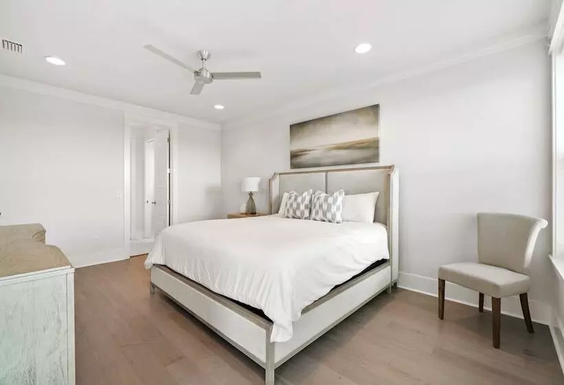 Destin Delight By Avantstay Majestic 3 Story Home Near Beach~wifi~bbq~pets Ok~community Pool Access
