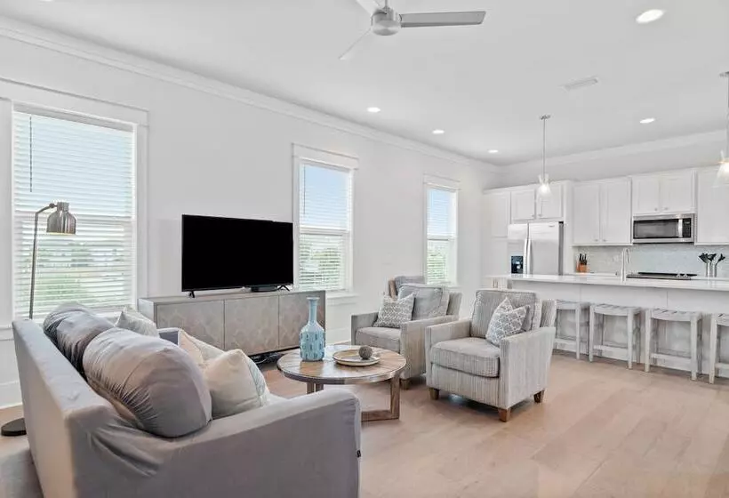 Destin Delight By Avantstay Majestic 3 Story Home Near Beach~wifi~bbq~pets Ok~community Pool Access