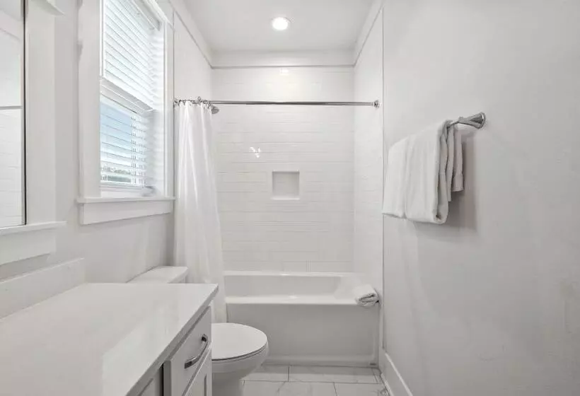 Destin Delight By Avantstay Majestic 3 Story Home Near Beach~wifi~bbq~pets Ok~community Pool Access