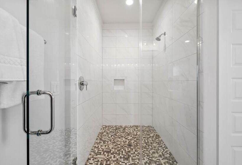 Destin Delight By Avantstay Majestic 3 Story Home Near Beach~wifi~bbq~pets Ok~community Pool Access