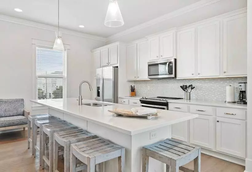 Destin Delight By Avantstay Majestic 3 Story Home Near Beach~wifi~bbq~pets Ok~community Pool Access