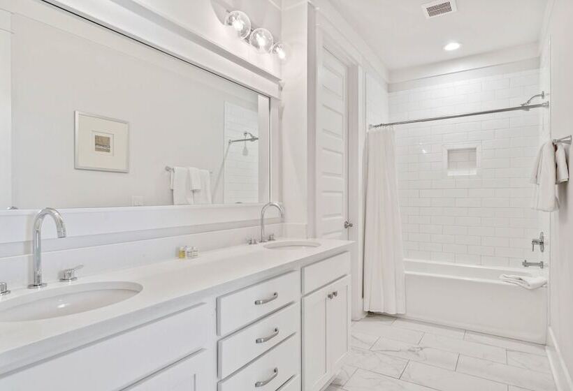 Destin Delight By Avantstay Majestic 3 Story Home Near Beach~wifi~bbq~pets Ok~community Pool Access