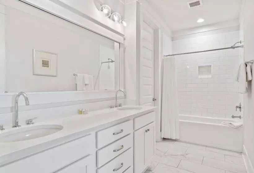 Destin Delight By Avantstay Majestic 3 Story Home Near Beach~wifi~bbq~pets Ok~community Pool Access