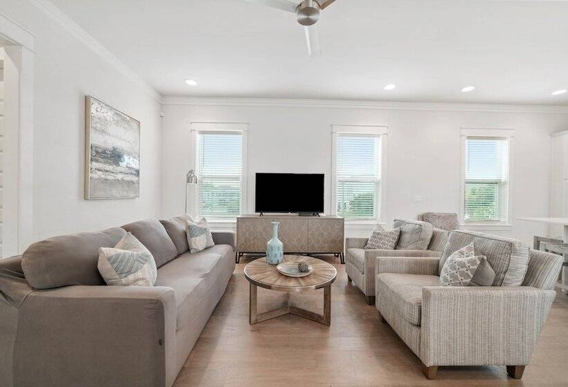 Destin Delight By Avantstay Majestic 3 Story Home Near Beach~wifi~bbq~pets Ok~community Pool Access