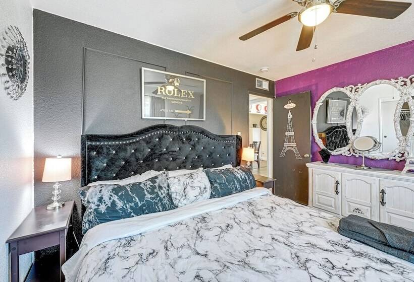 Family Friendly Clovis Home W/ Gas Grill + Patio!