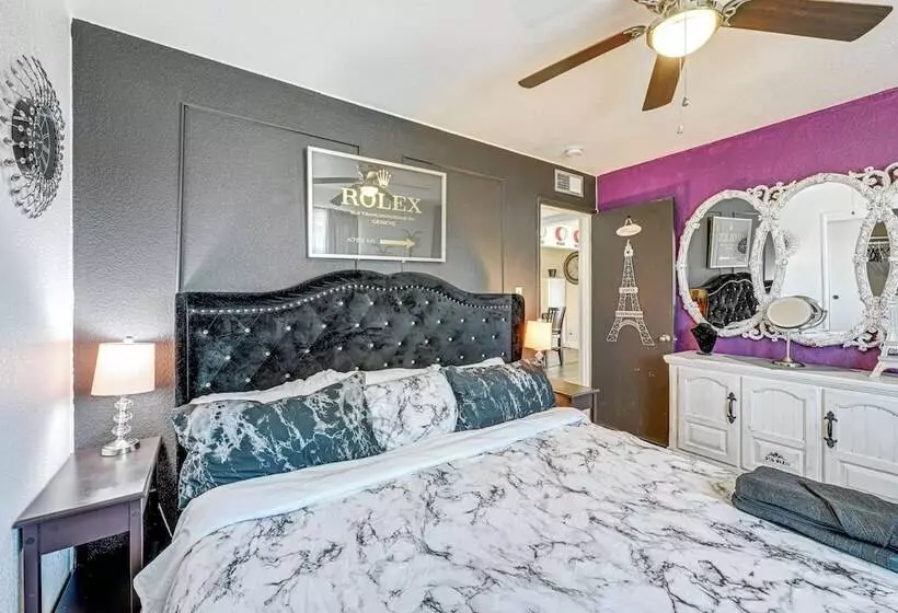 Family Friendly Clovis Home W/ Gas Grill + Patio!