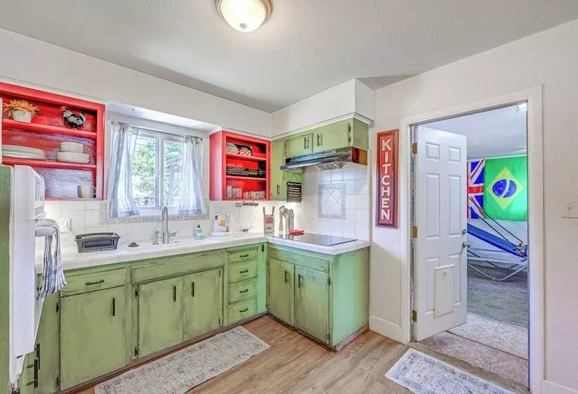 Family Friendly Clovis Home W/ Gas Grill + Patio!