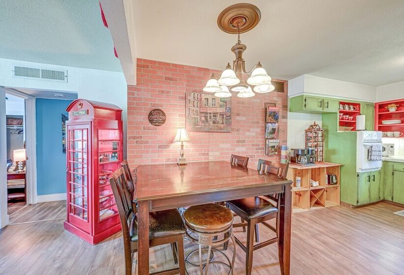 Family Friendly Clovis Home W/ Gas Grill + Patio!