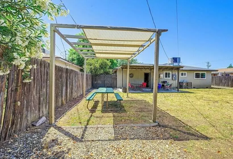 Family Friendly Clovis Home W/ Gas Grill + Patio!