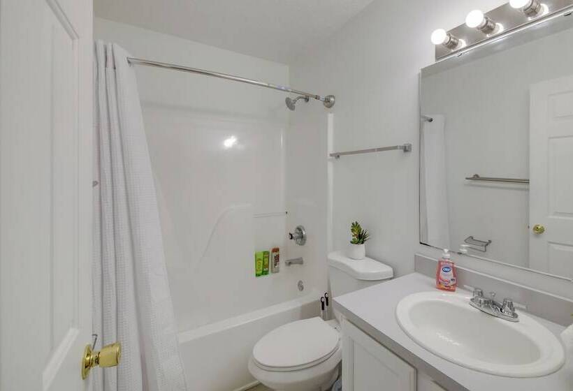 Family Friendly Indianapolis Home W/ Fenced Yard