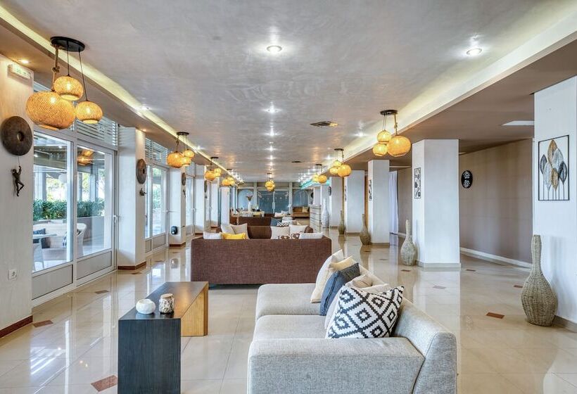 فندق Black & White Boho Resort