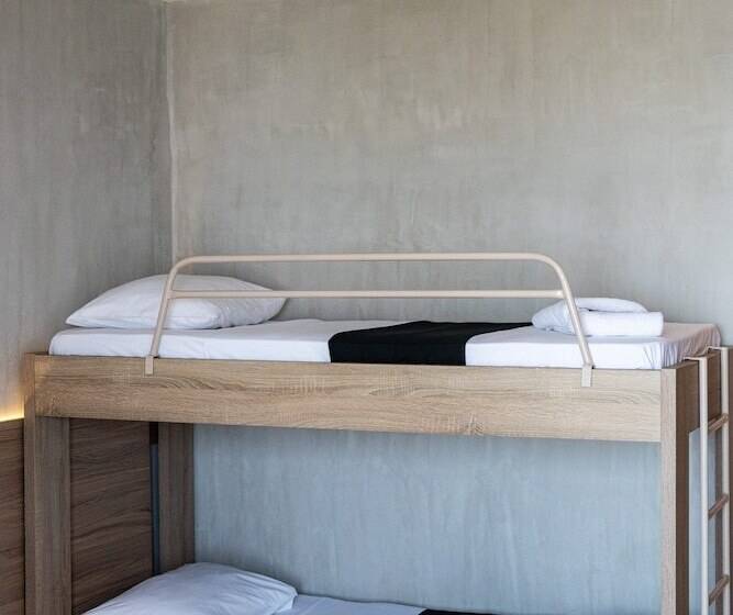 فندق Black & White Boho Resort