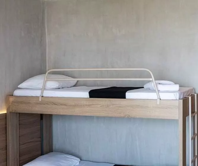 Hotelli Black & White Boho Resort